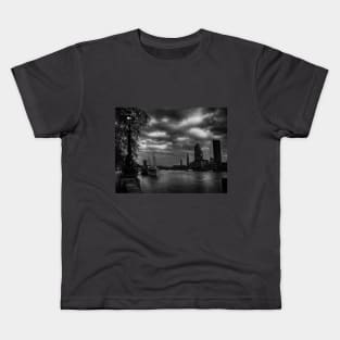 The days end by The Thames Kids T-Shirt